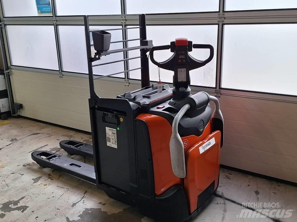 BT LPE220 手摇升降机