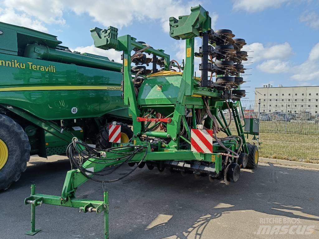 John Deere 750 A 条播机