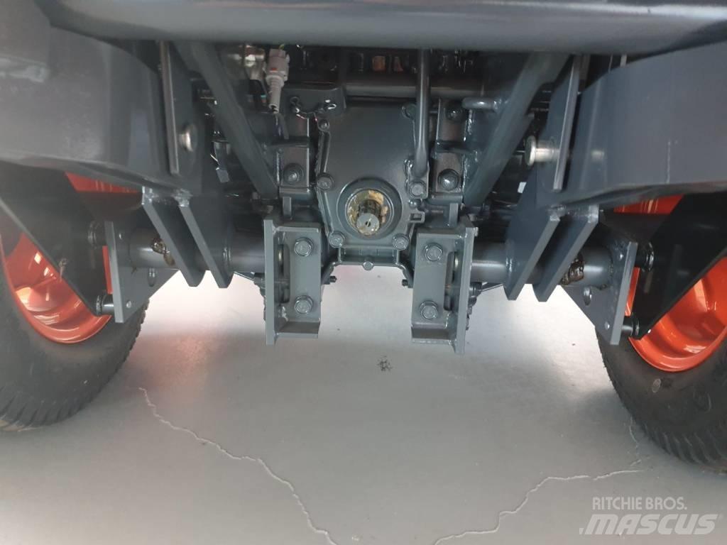 Kubota F251E (2WD) 装载牵引式割草机