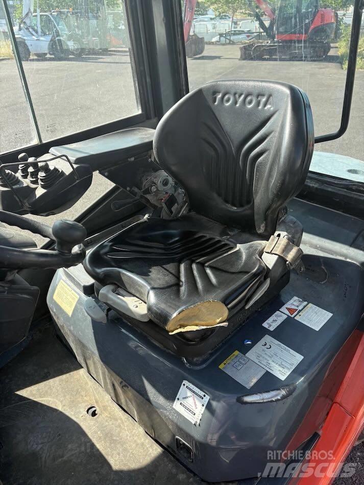 Toyota 8 FDF 25 柴油叉车