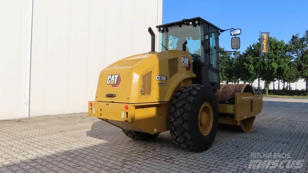 CAT CS 74 B 单轮压路机