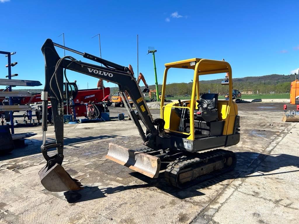 Volvo EC 25 小型挖掘机
