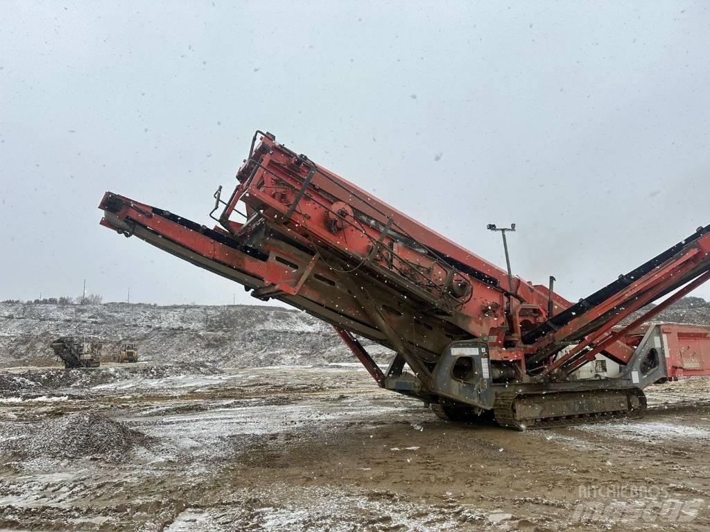 Sandvik QA 450 移动式筛分机