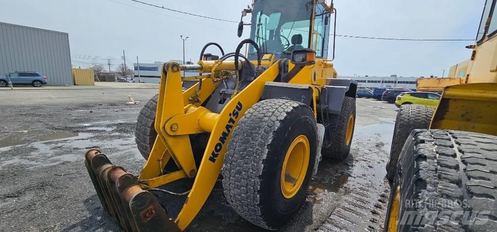 Komatsu WA 200 轮式装载机
