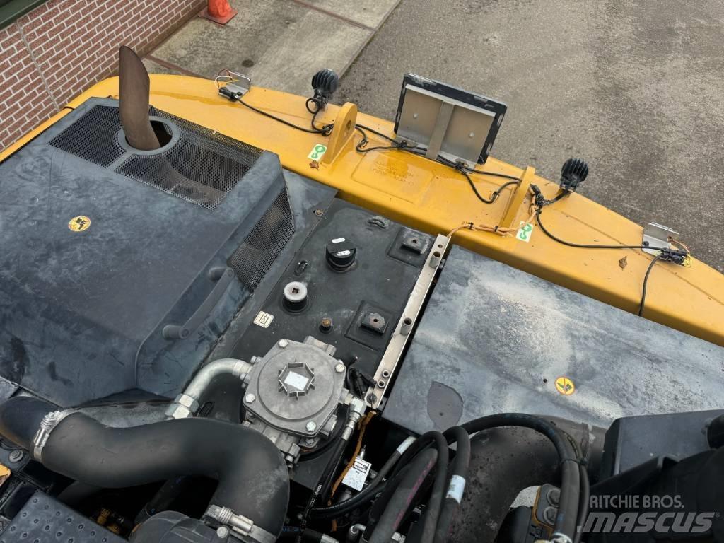 CAT MH3022 工业挖掘机