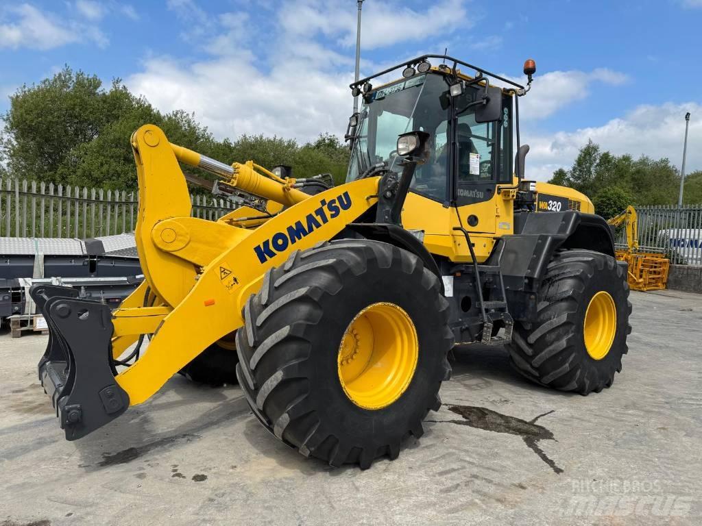 Komatsu WA320-7 轮式装载机
