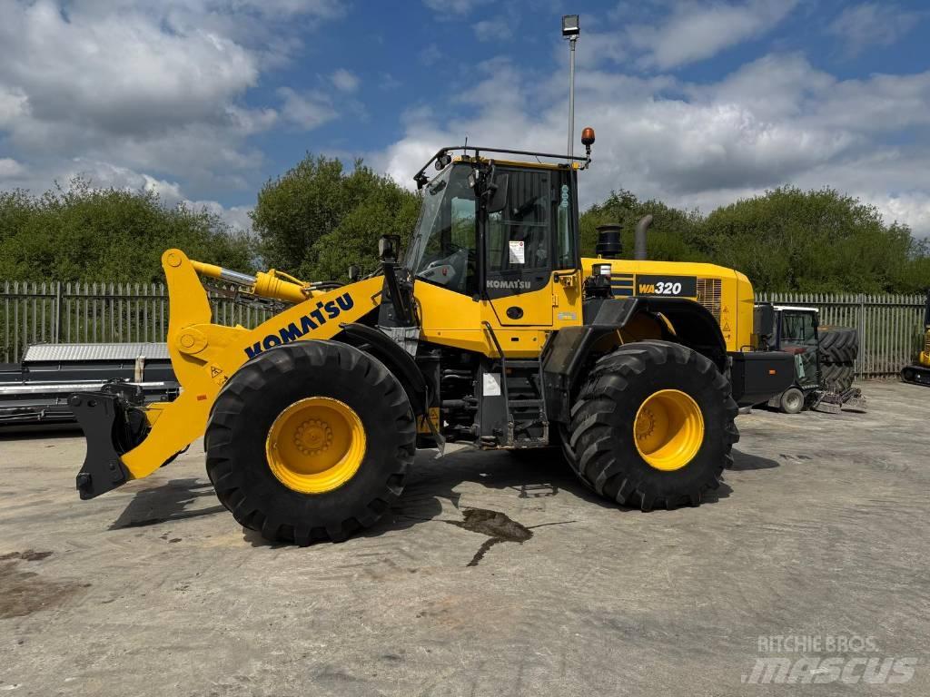 Komatsu WA320-7 轮式装载机