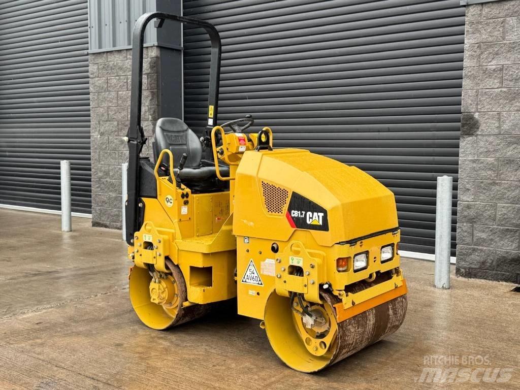 CAT CB 1.7 双轮压路机