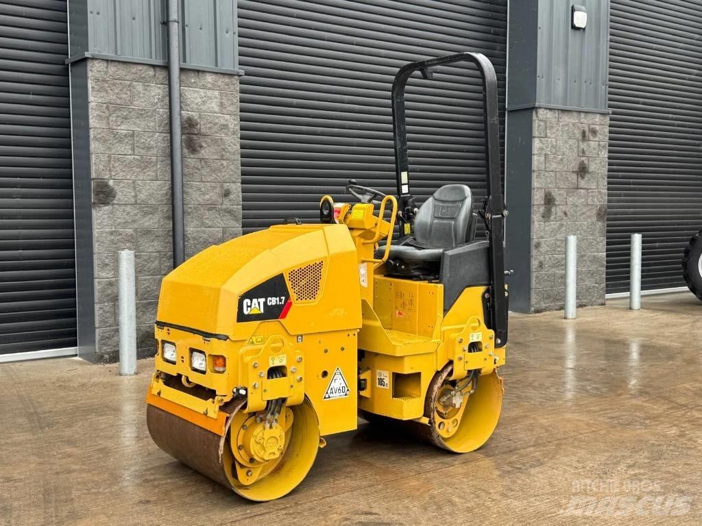 CAT CB 1.7 双轮压路机