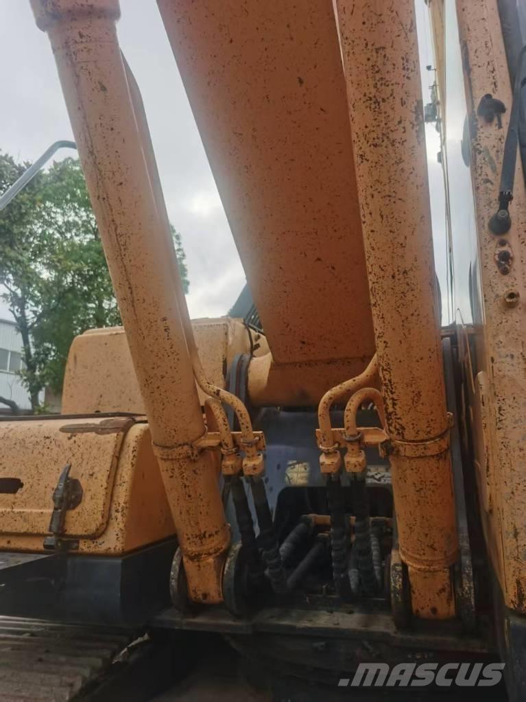 Hyundai R220LC-9S 履带挖掘机