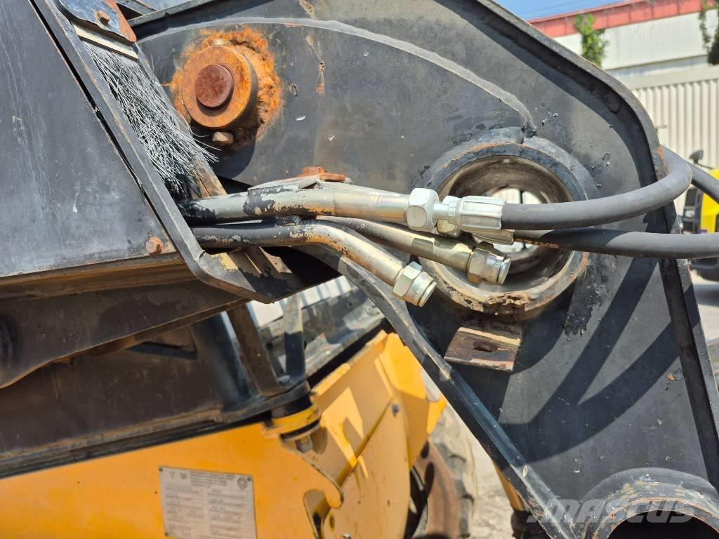 JCB 520 伸缩臂叉装车|叉装车
