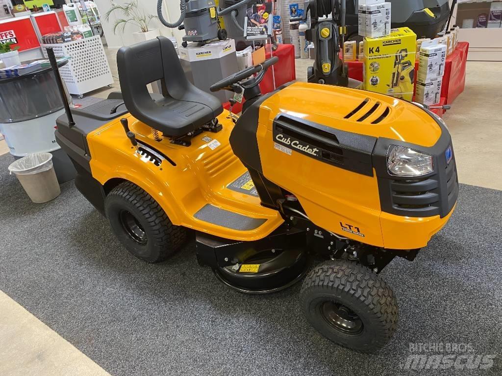 Cub Cadet LT1 NR92 骑乘式割草机