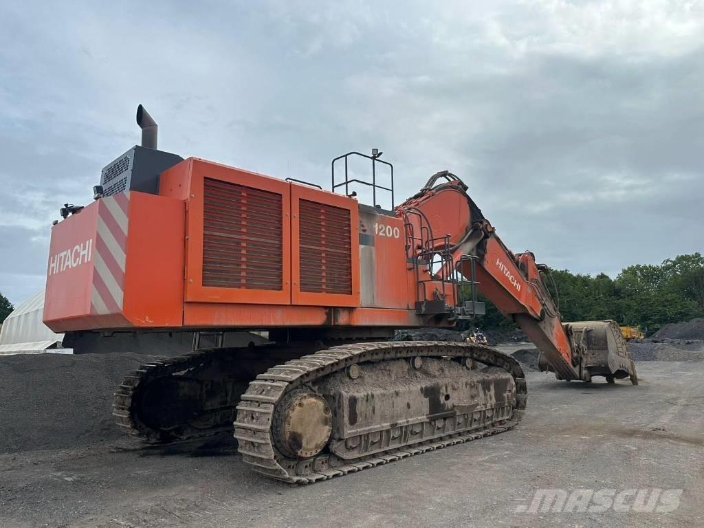 Hitachi EX1200-6 组装挖掘机
