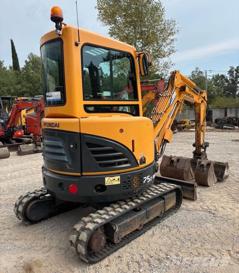 Hyundai R25Z-9 AK 小型挖掘机