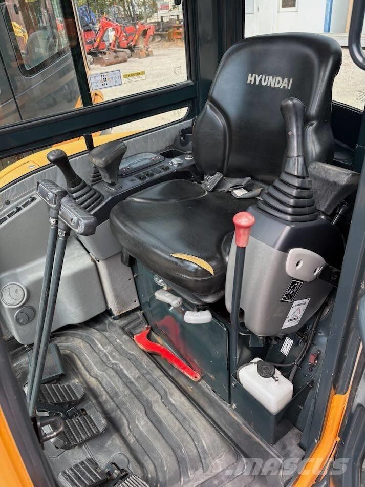 Hyundai R25Z-9 AK 小型挖掘机