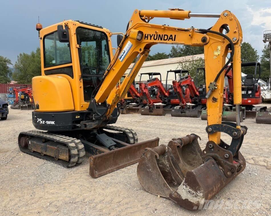 Hyundai R25Z-9 AK 小型挖掘机