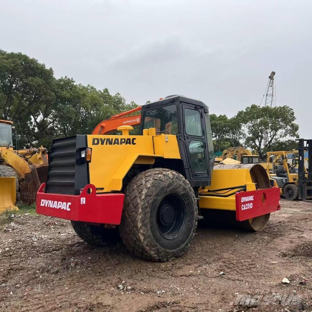 Dynapac CA 251 单轮压路机