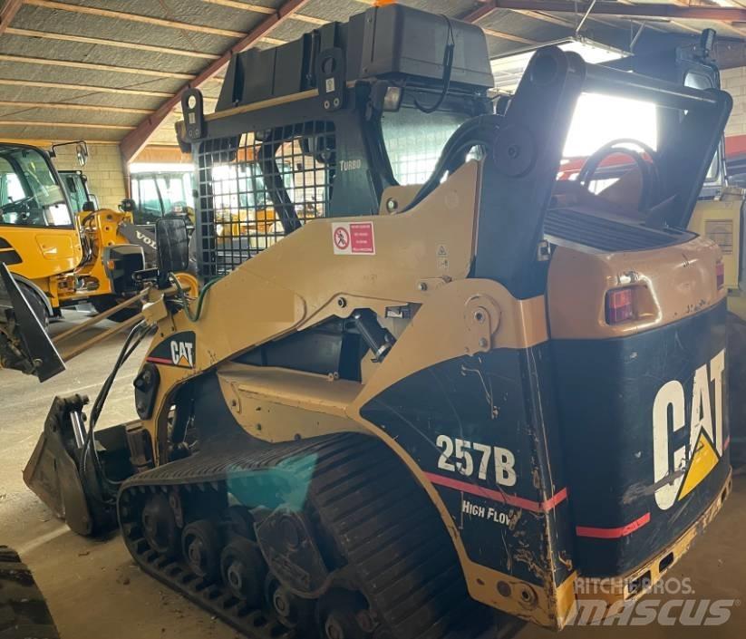 CAT 257B 滑移装载机