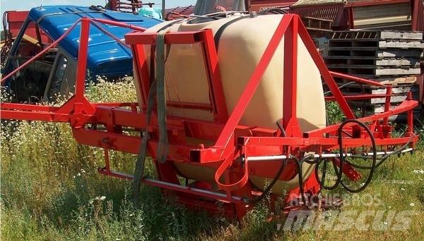 Hardi 1000 牵引式喷雾机