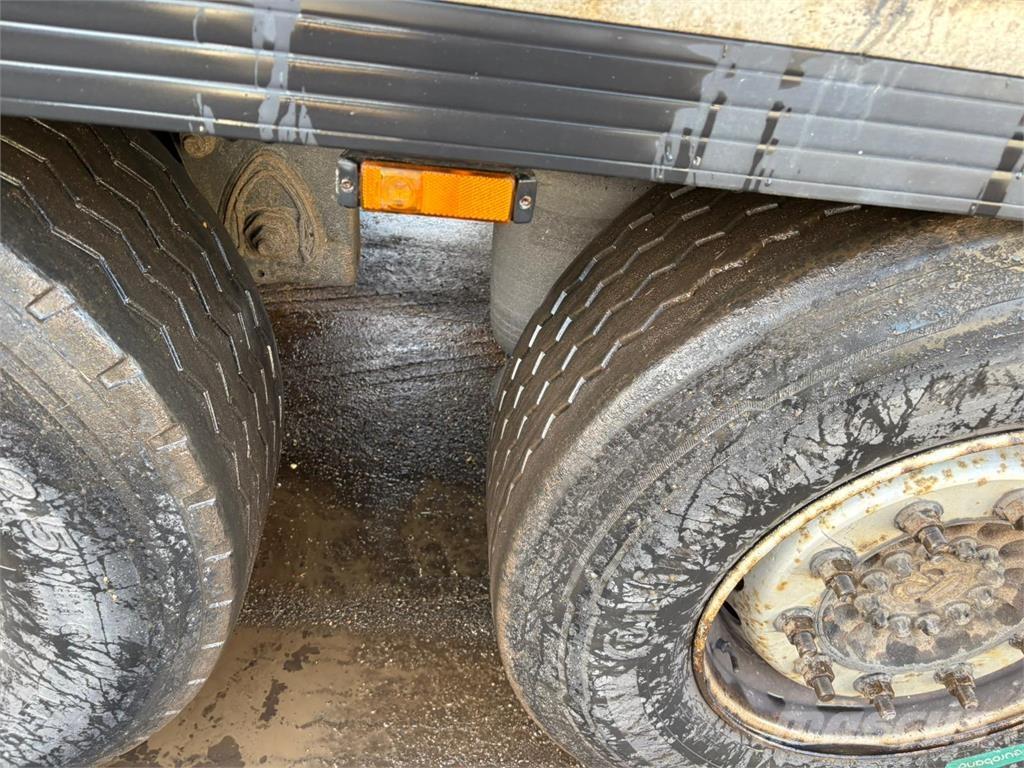 Krone 3aks 侧帘半挂车