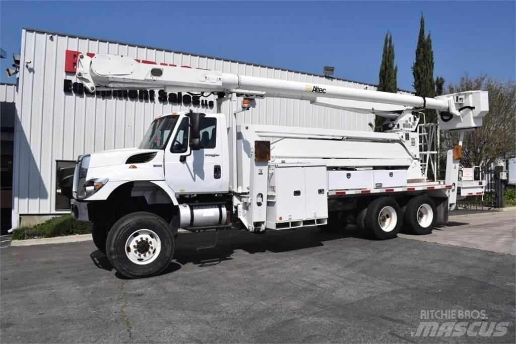 Altec AM900-E100 车载式高空作业车