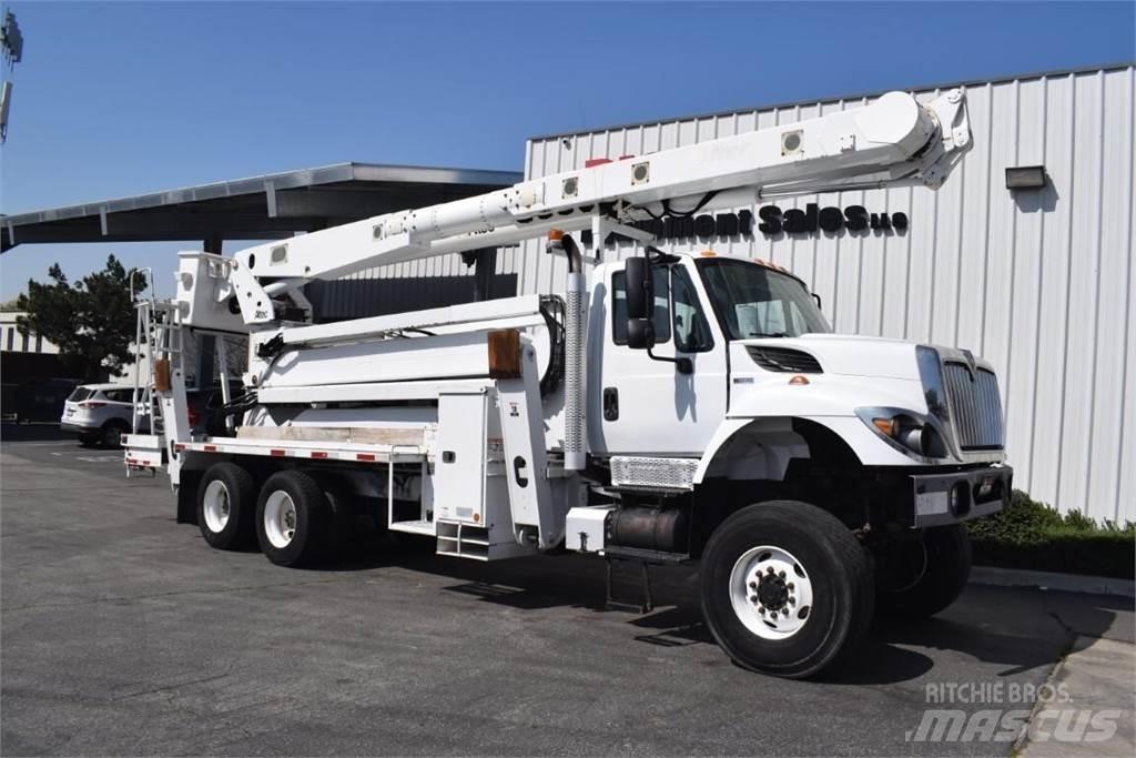 Altec AM900-E100 车载式高空作业车
