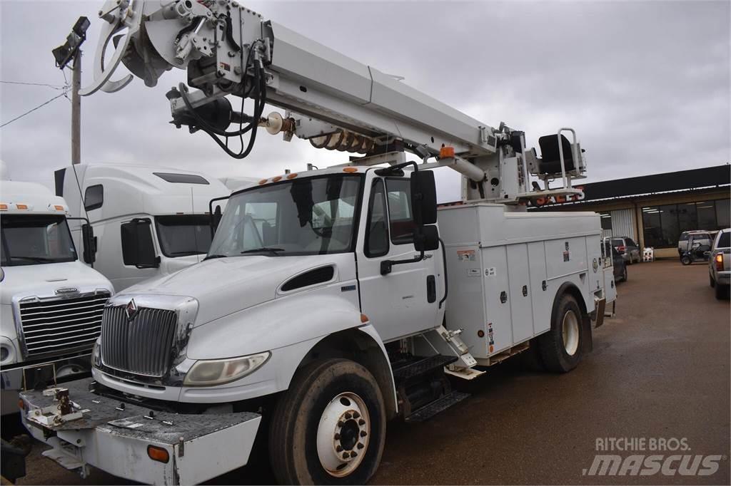 Altec D2045TR 钻机车