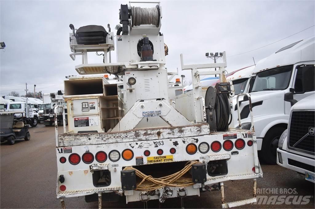 Altec D2045TR 钻机车