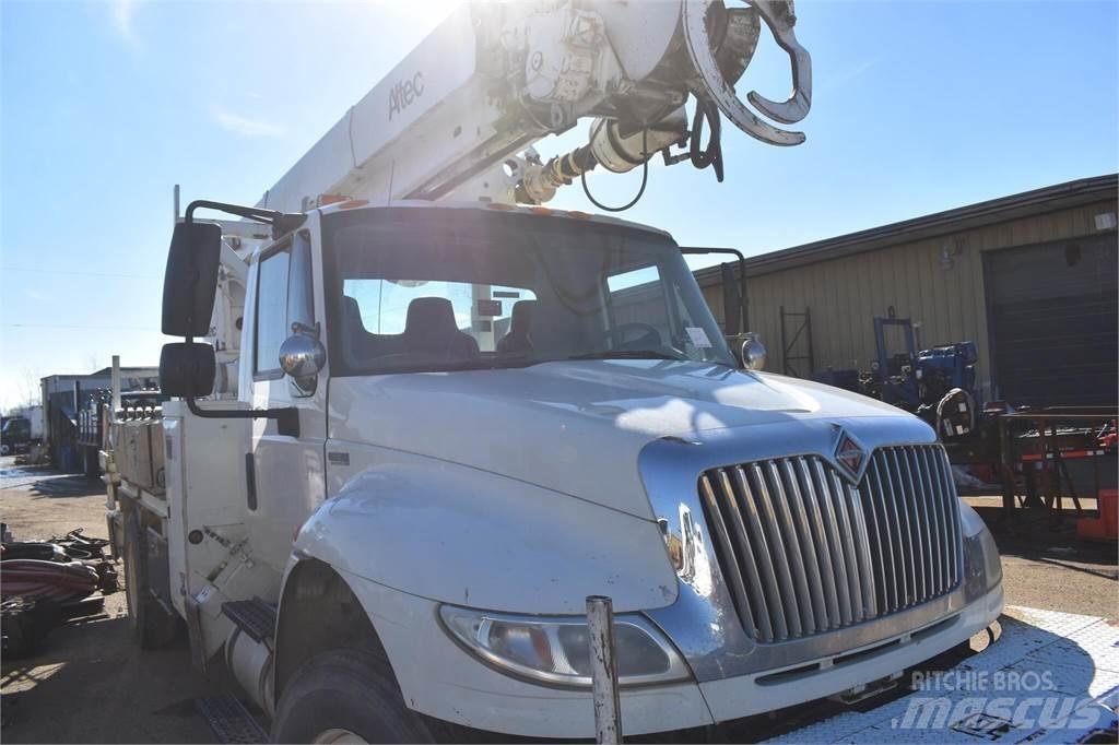 Altec D2045TR 钻机车