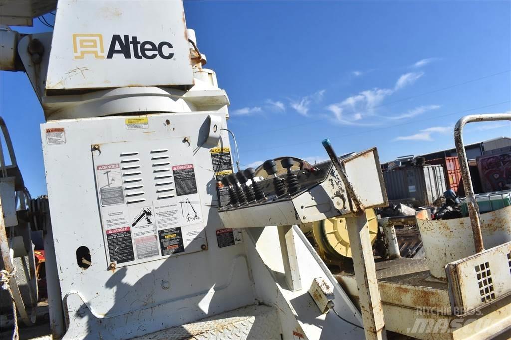 Altec D2045TR 钻机车