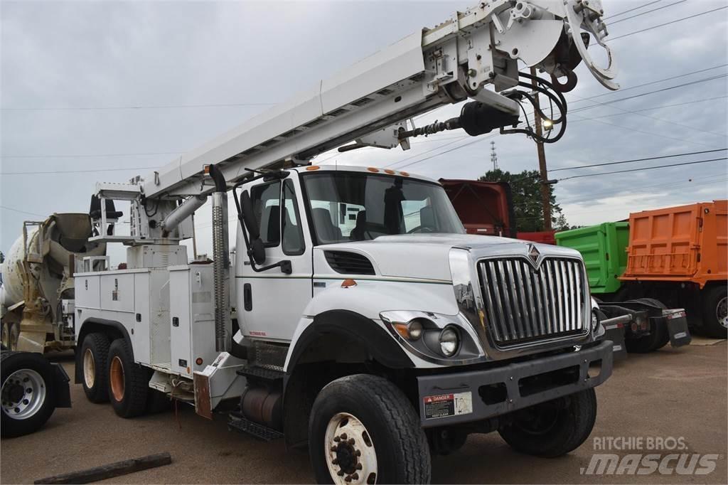 Altec D3060ATR 钻机车