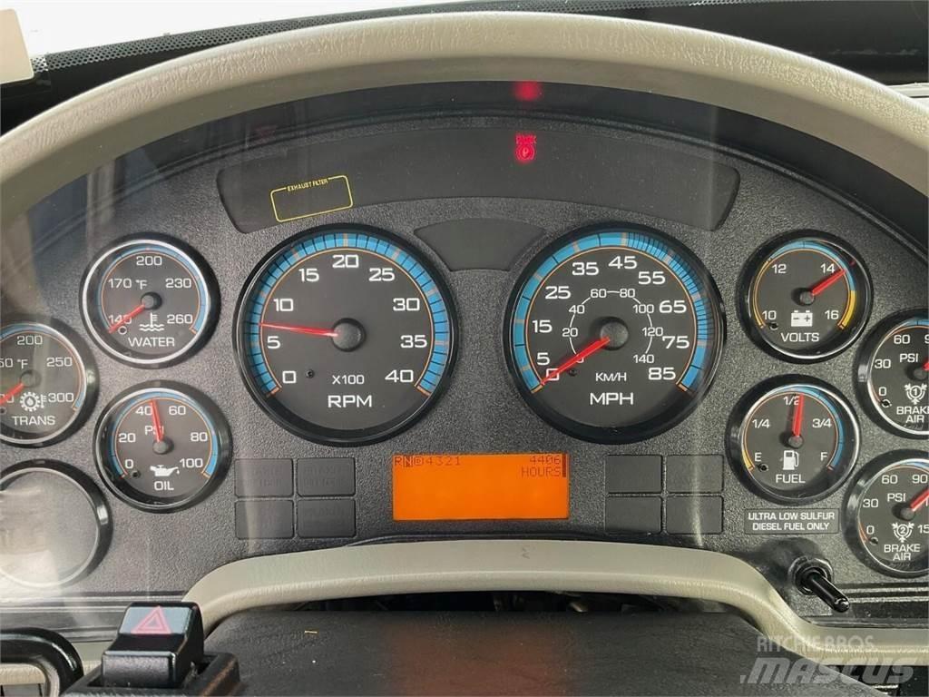 Altec D4065BTR 钻机车