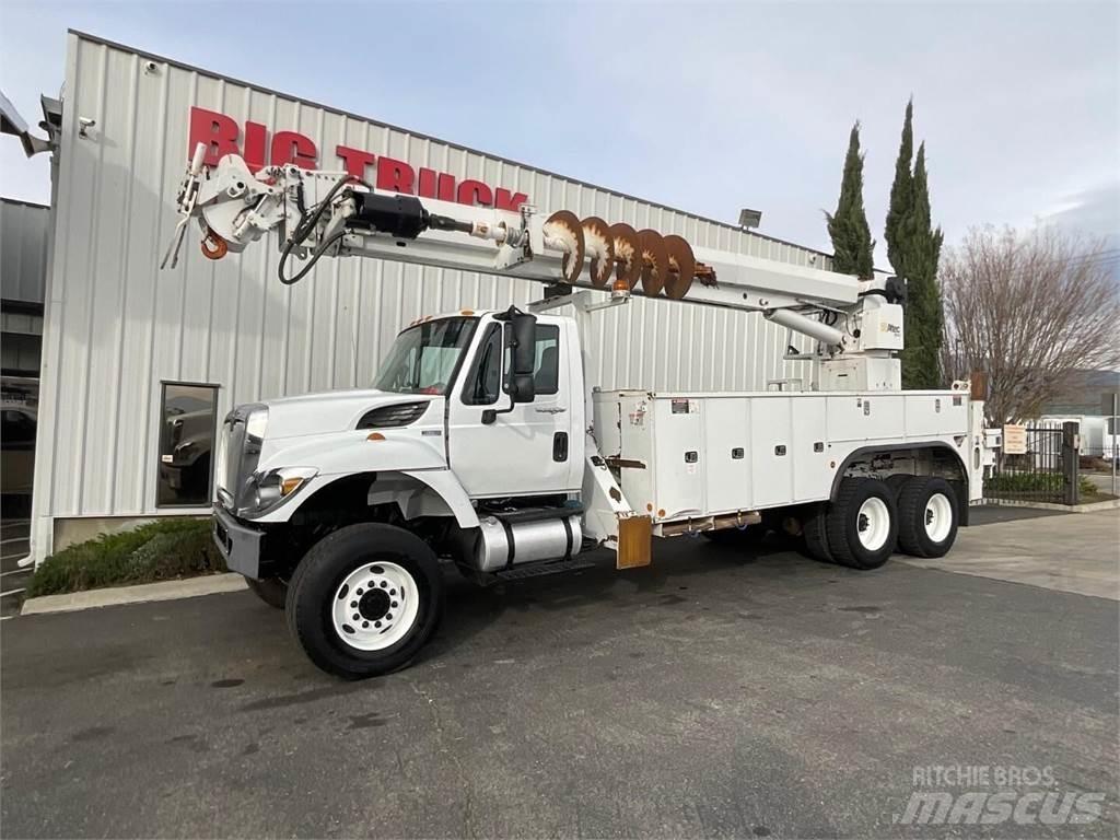 Altec D4065BTR 钻机车