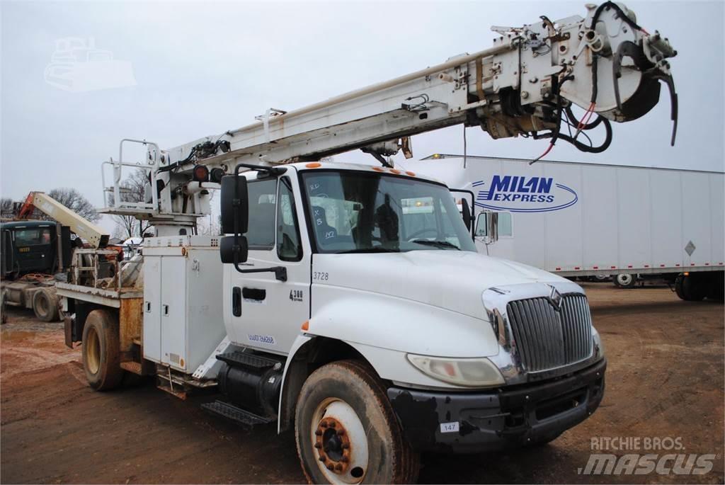 Altec DM47TR 钻机车
