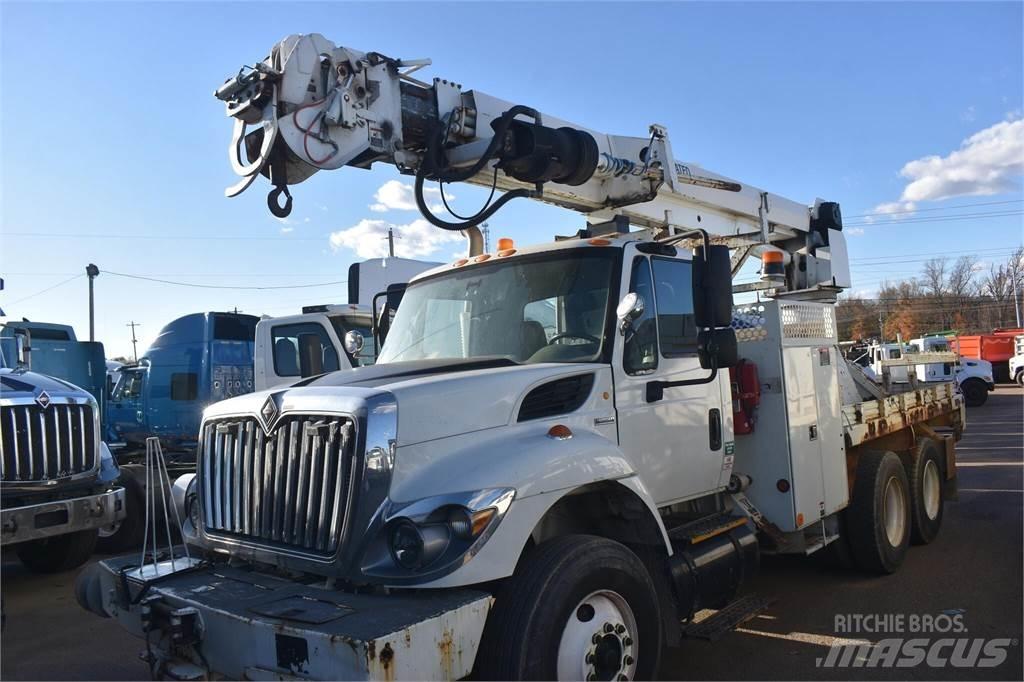 Altec DM47TR 钻机车