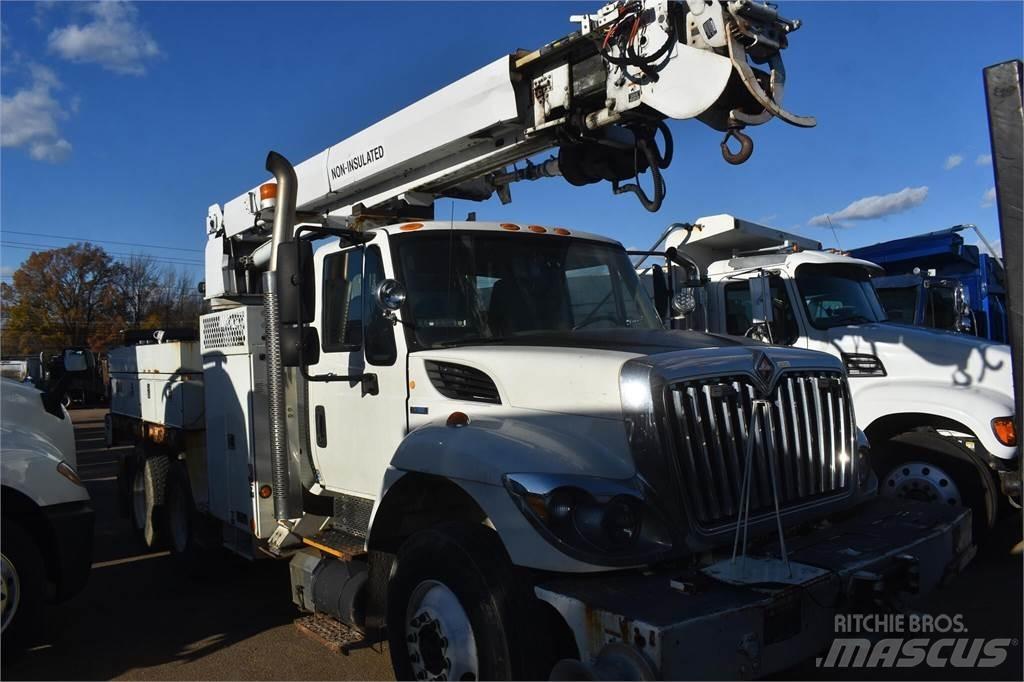 Altec DM47TR 钻机车