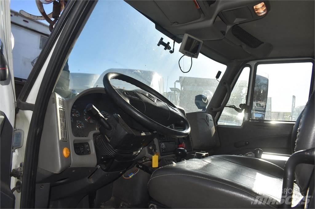 Altec DM47TR 钻机车