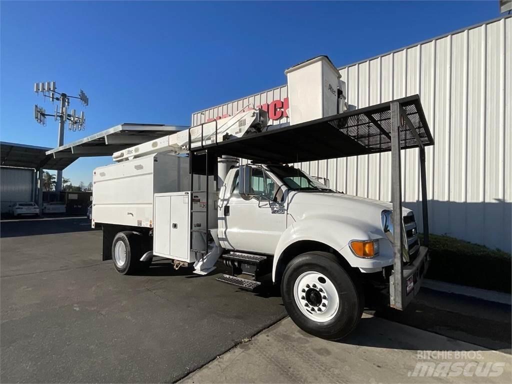 Altec LR756 FM 车载式高空作业车