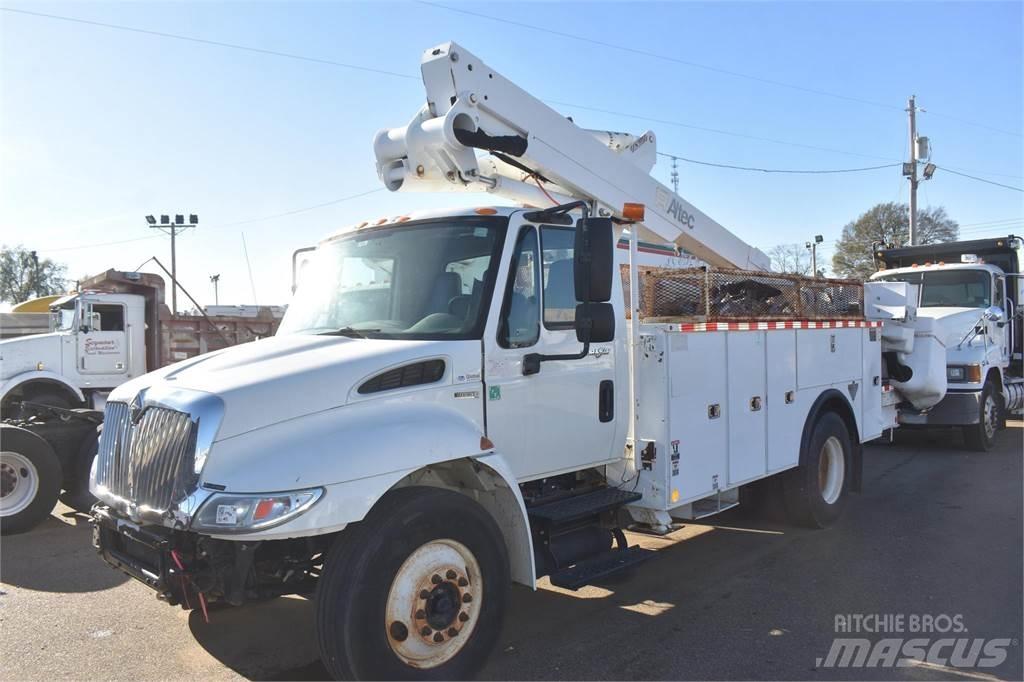 Altec TA41M 车载式高空作业车