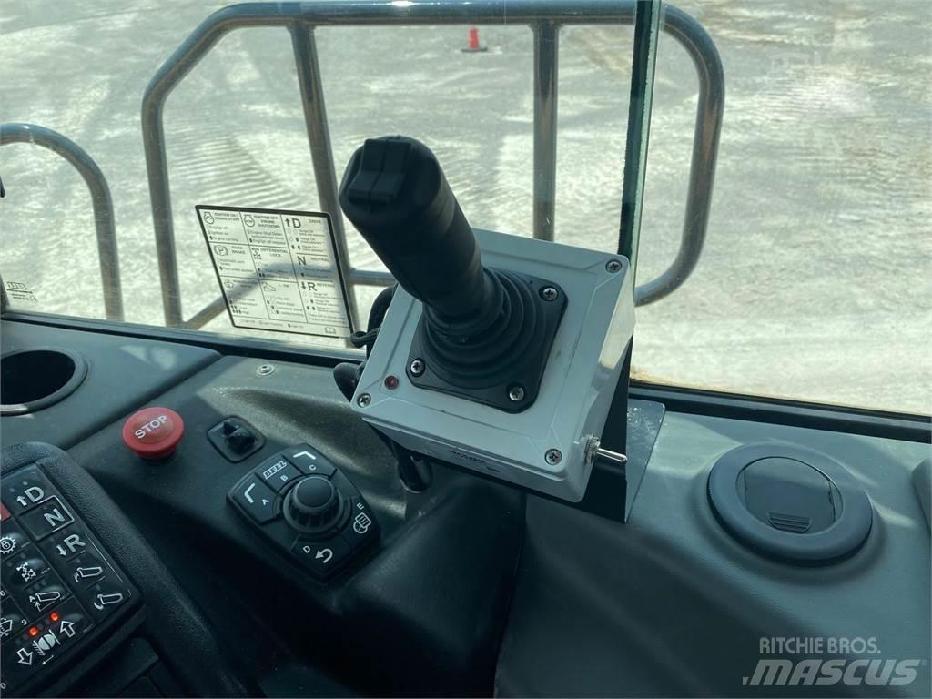 Bell B30E 水罐车