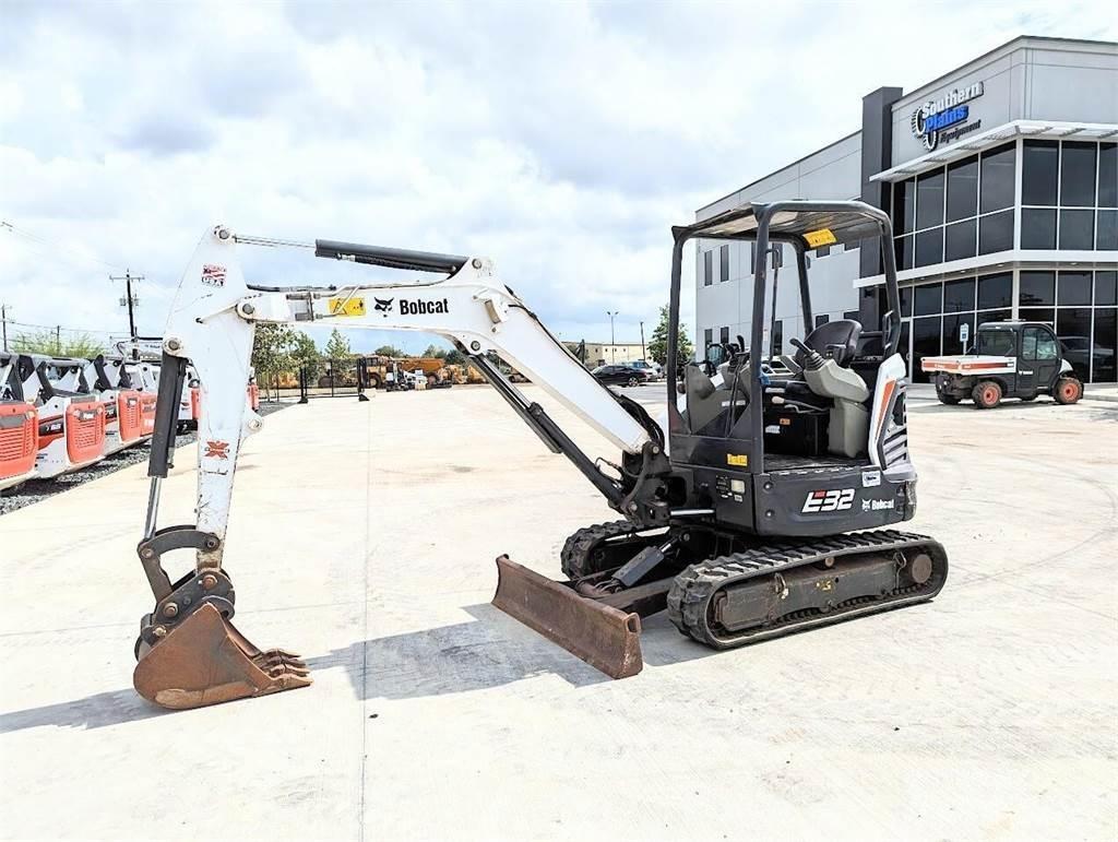 Bobcat E32I 小型挖掘机
