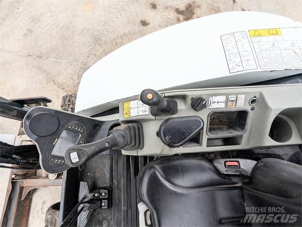 Bobcat E32I 小型挖掘机