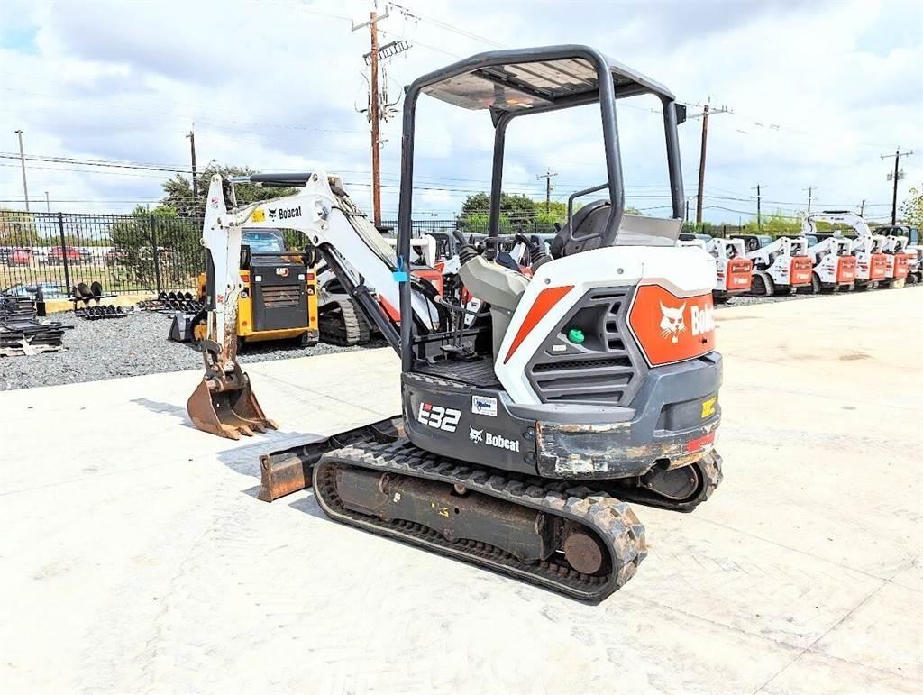 Bobcat E32I 小型挖掘机