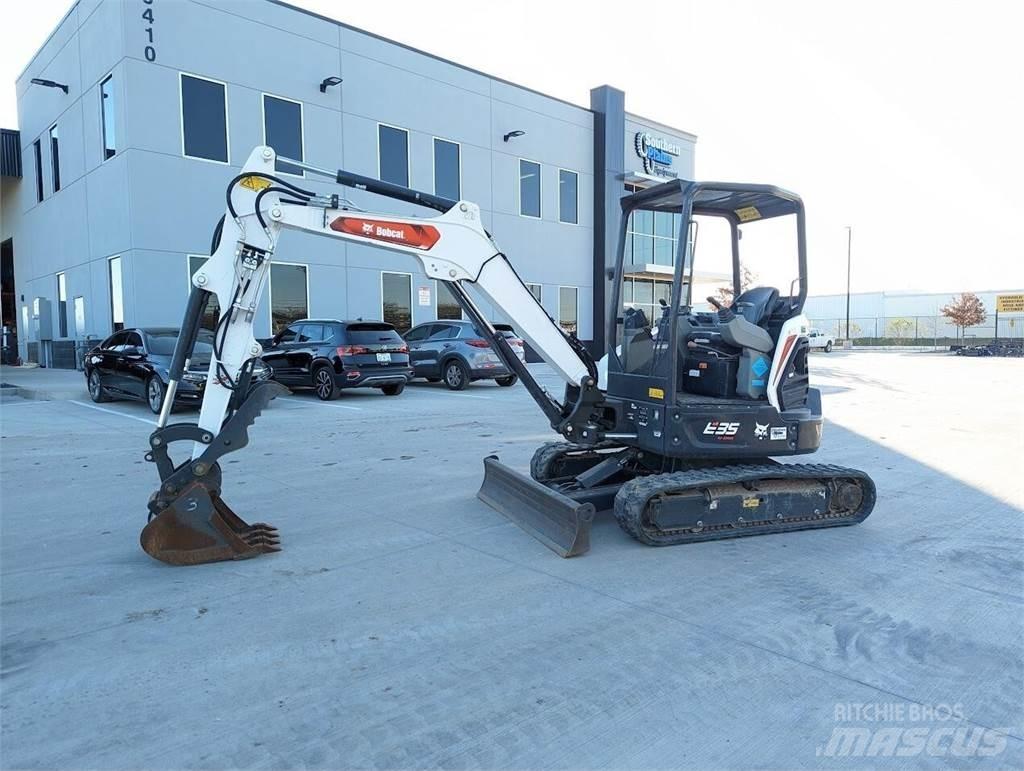 Bobcat E35R2 小型挖掘机