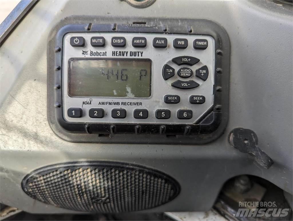 Bobcat S740 滑移装载机