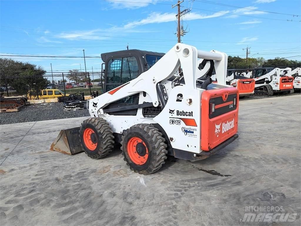 Bobcat S740 滑移装载机