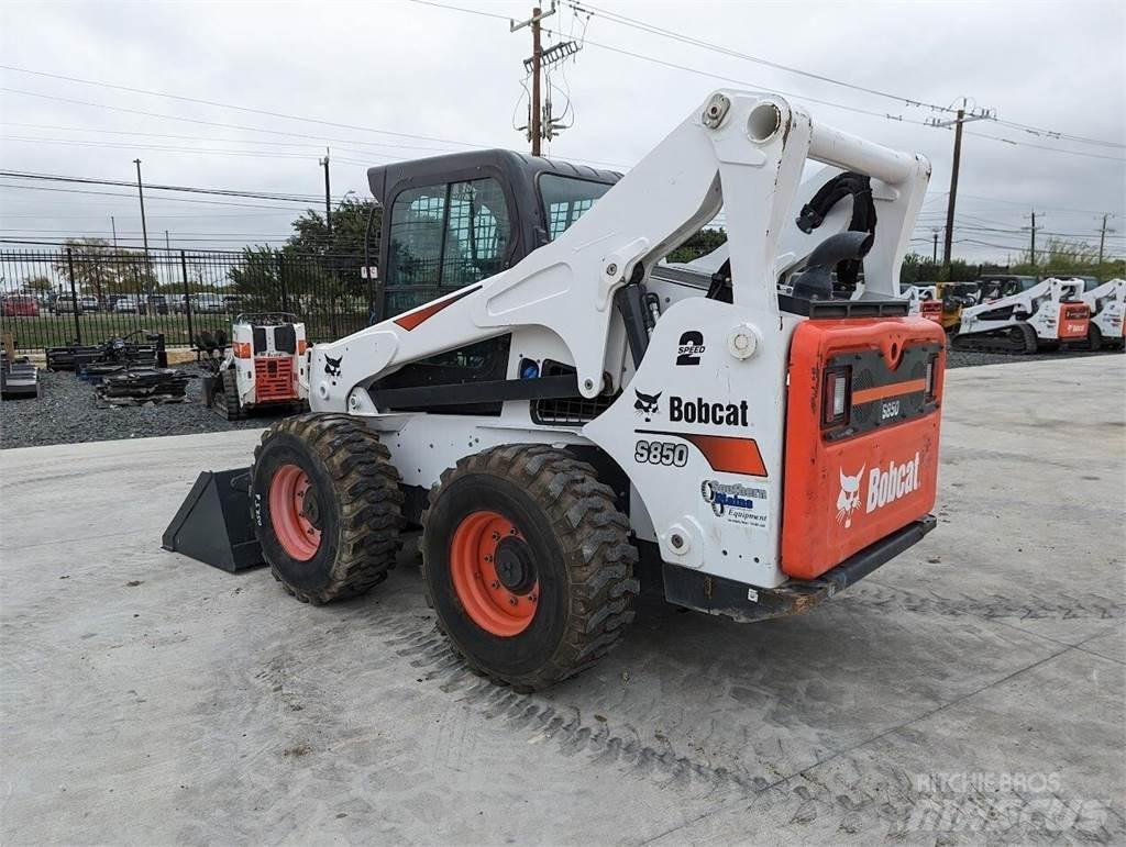 Bobcat S850 滑移装载机