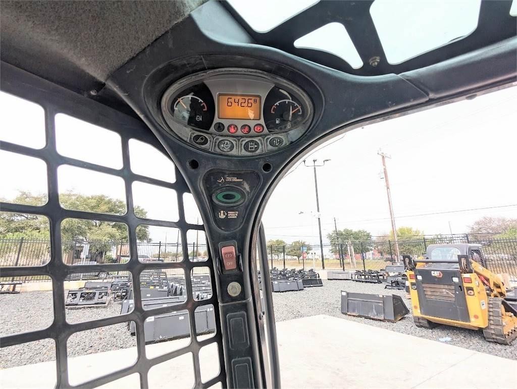 Bobcat T450 滑移装载机
