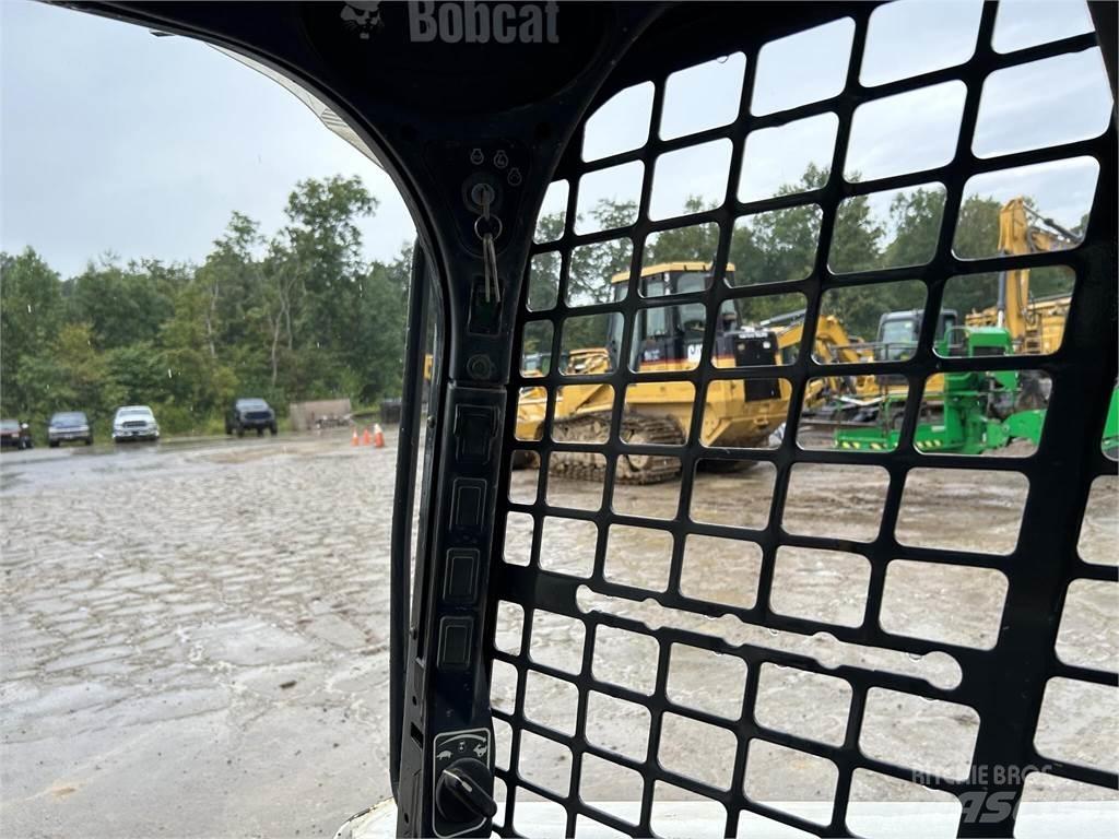 Bobcat T590 滑移装载机