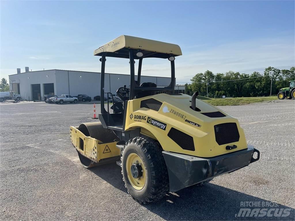 Bomag BW145D-5 双轮压路机